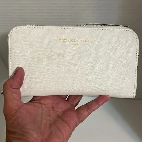 Adrienne Vittadini charging wallet wristlet white saffiano New - Picture 14 of 14
